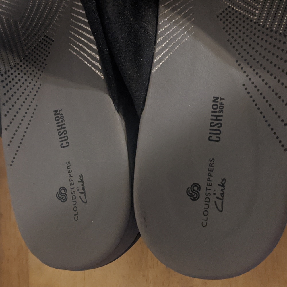 Clarks Cloudstepper Cushion Soft Flip Flop Sandal… - image 4